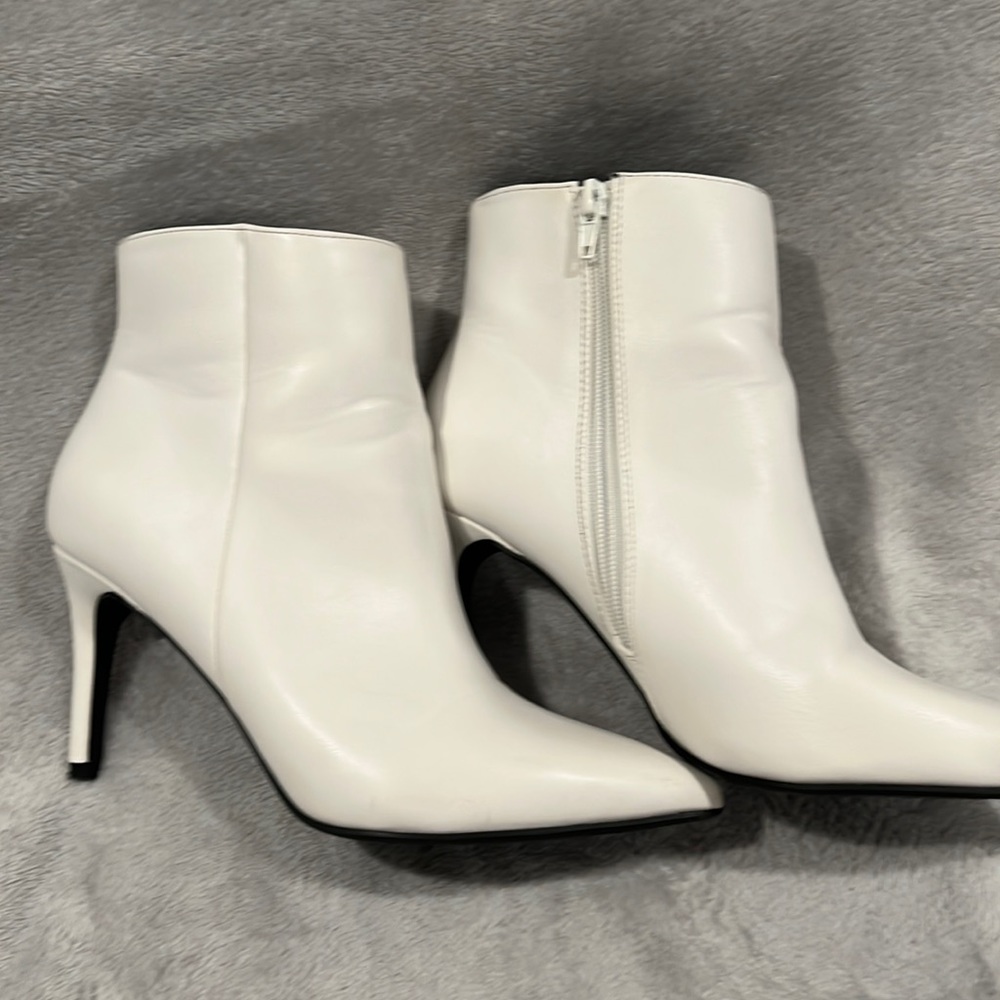 White high heel ankle boots, size US size 7 1/2
